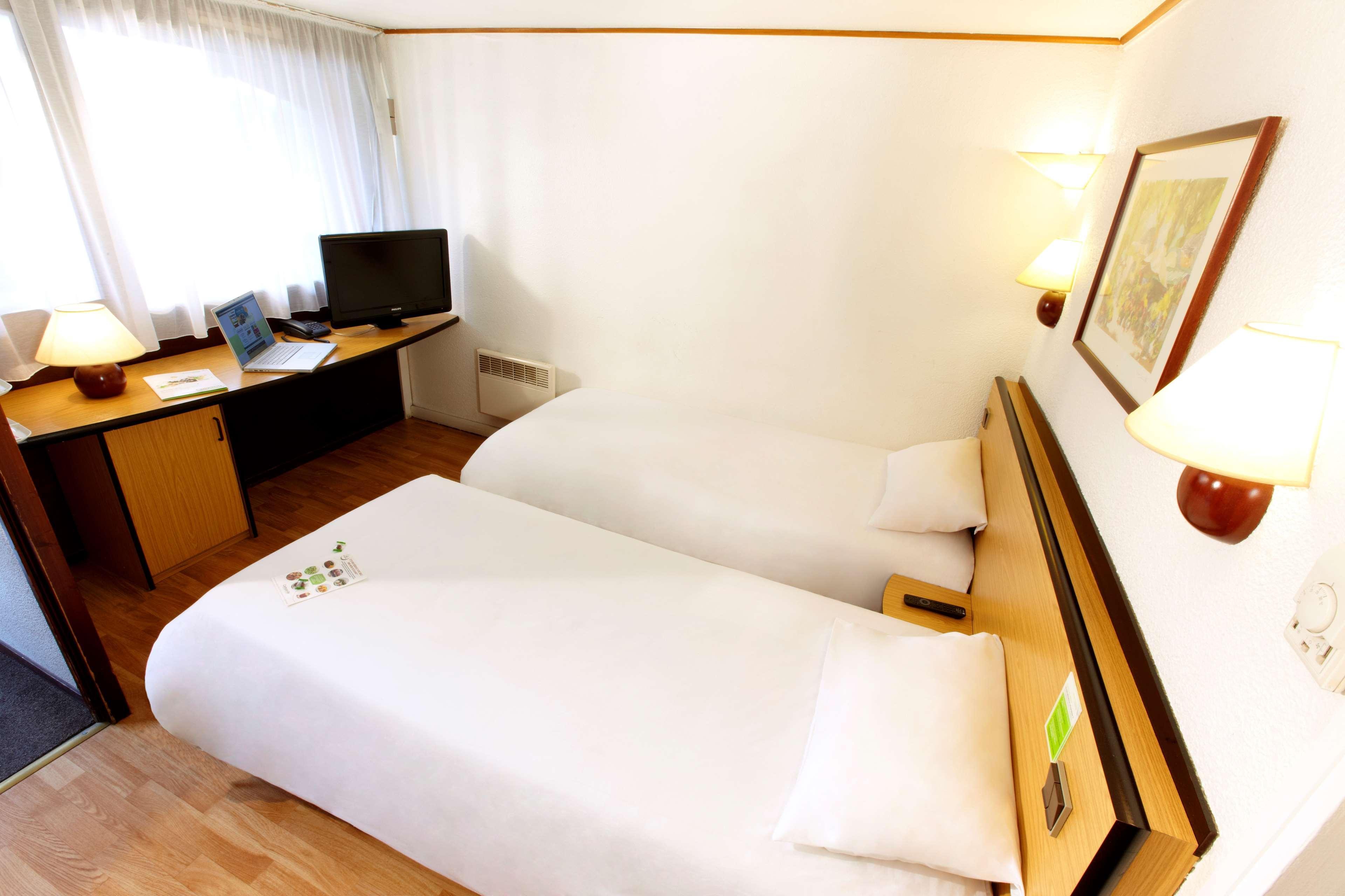 Campanile Mulhouse - Illzach Ile Napoleon Hotel Exterior photo